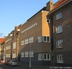 Aanzicht gevel, rechts een pand van De Bazel.
<br/>
Gert-Jan Lobbes, 2016